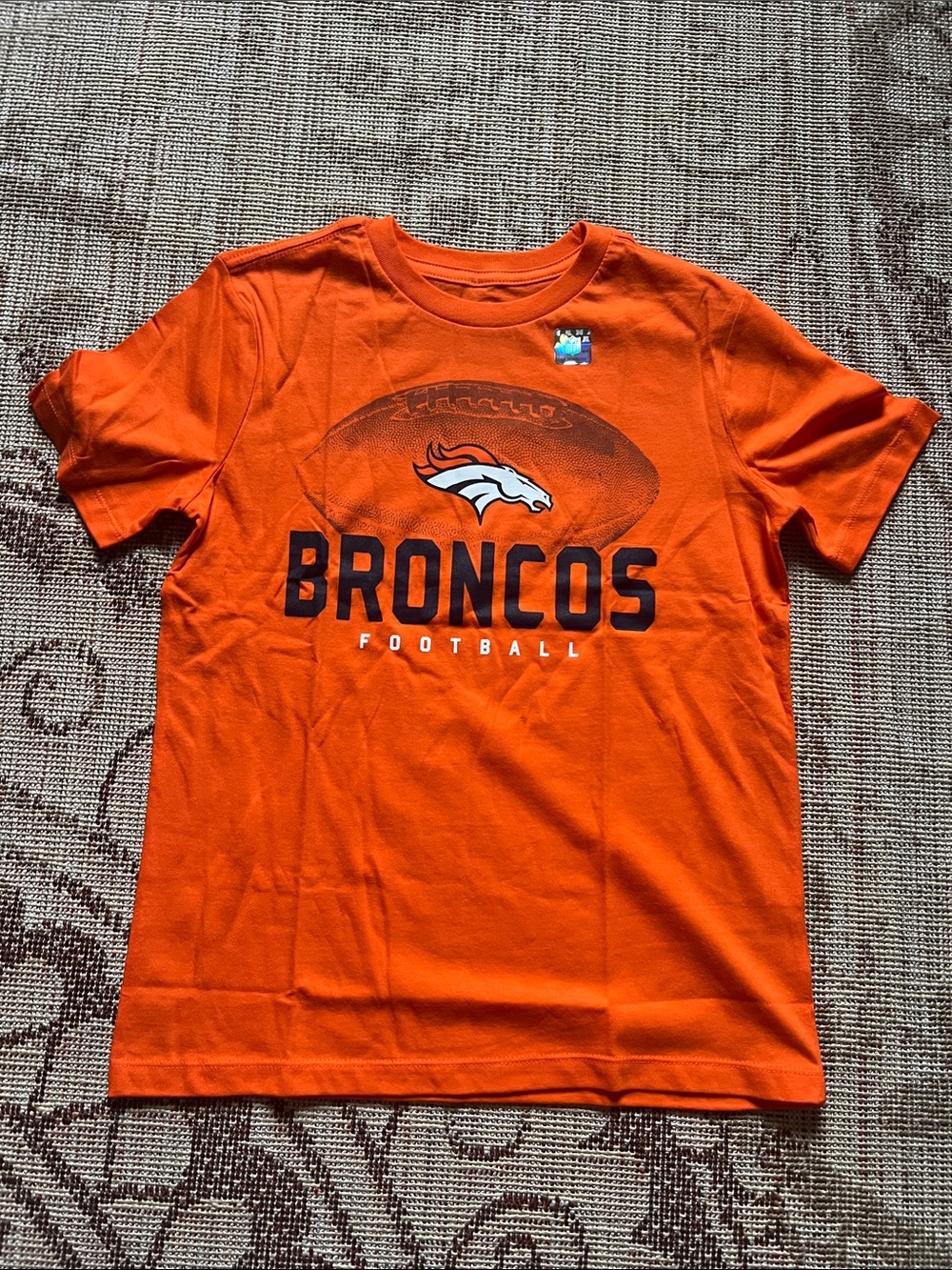 Denver Broncos Orange Football NFL T-Shirt size Large 10/12